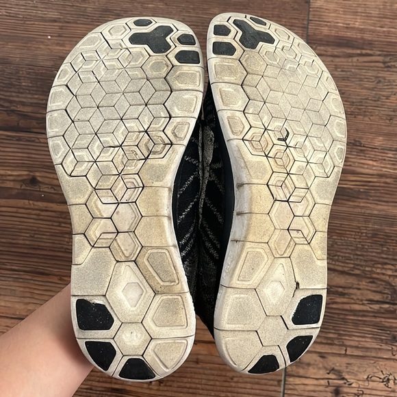 Nike free 4.0 flyknit black, gray and white sneakers - Picture 4 of 6